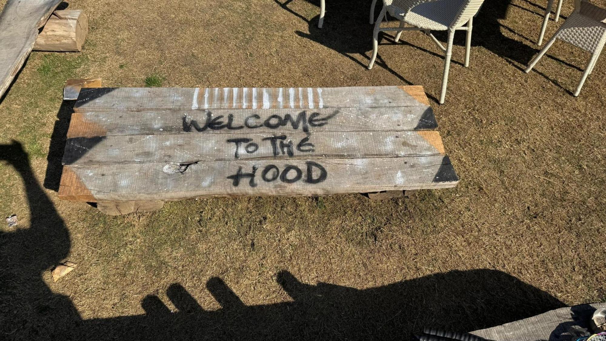 The Hood Hotel Bir  Luaran gambar