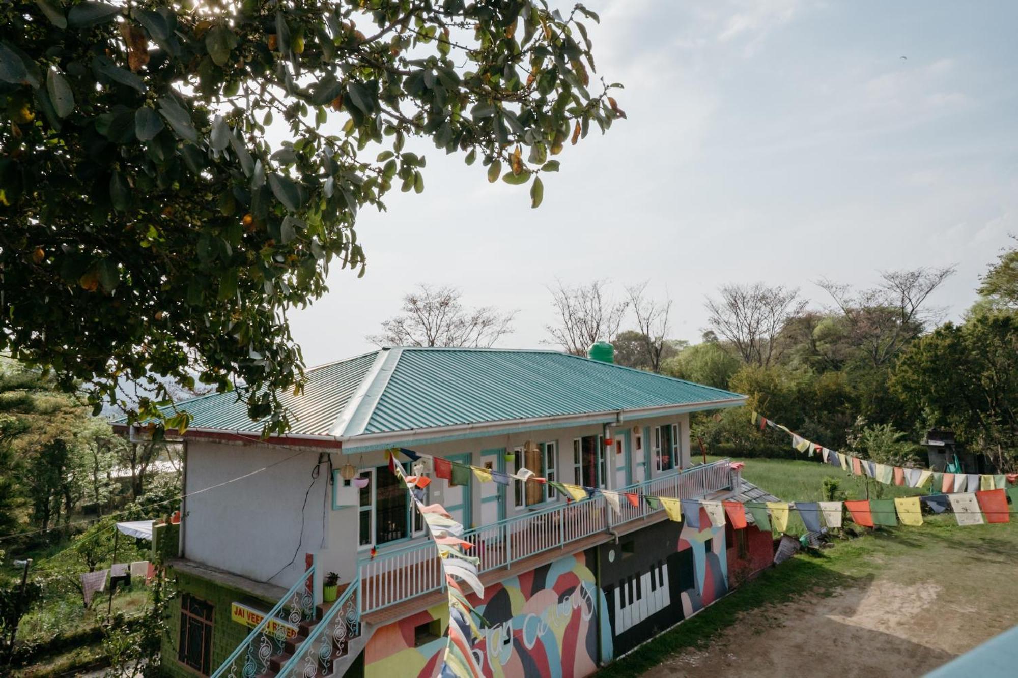 The Hood Hotel Bir  Luaran gambar