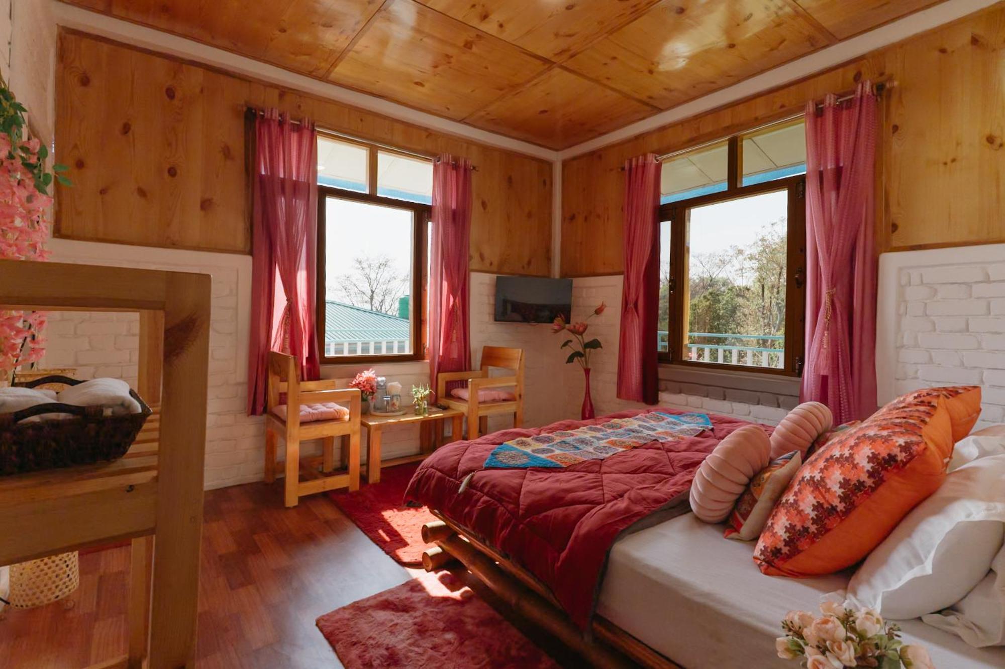 The Hood Hotel Bir  Luaran gambar