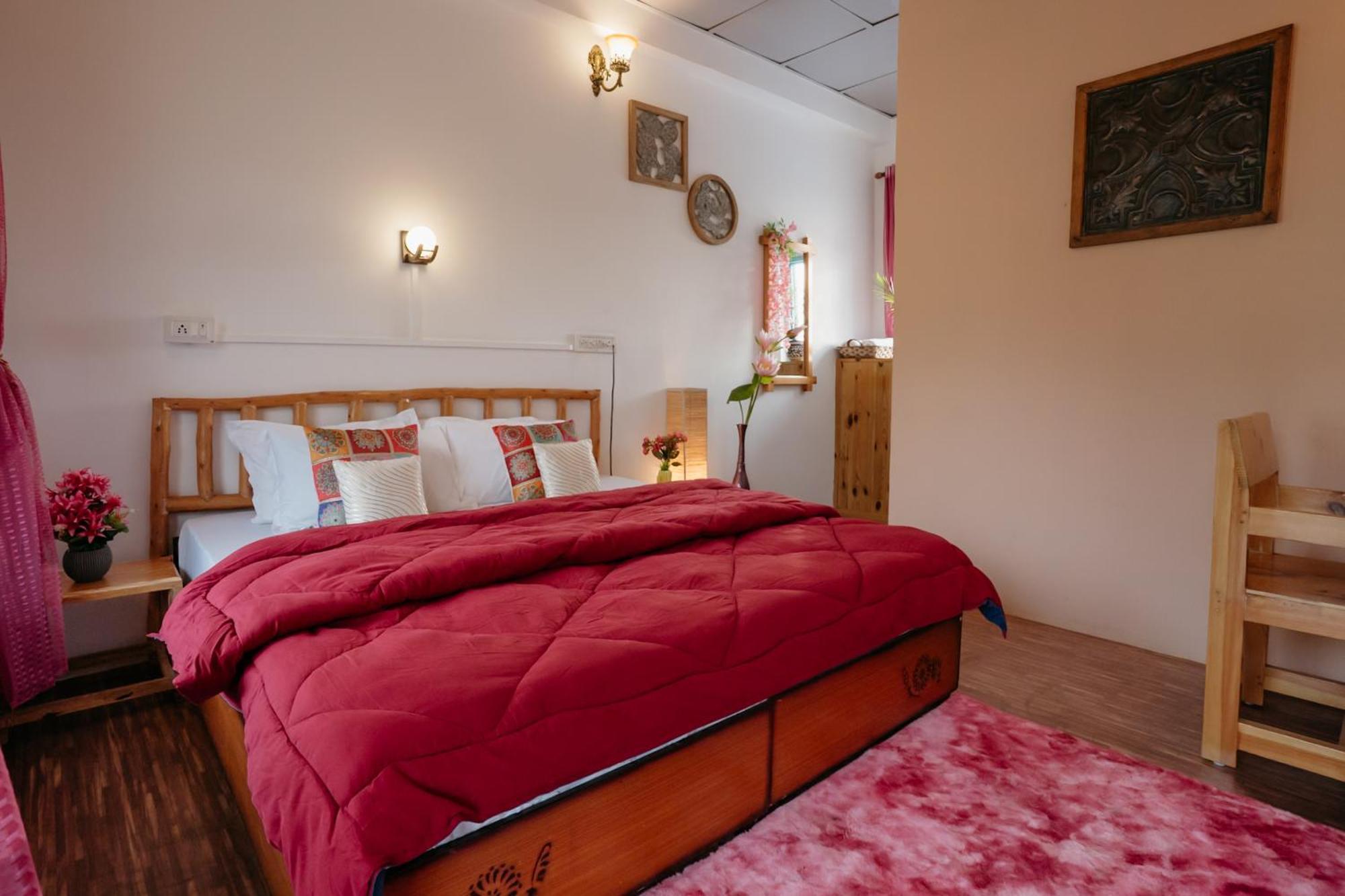 The Hood Hotel Bir  Luaran gambar