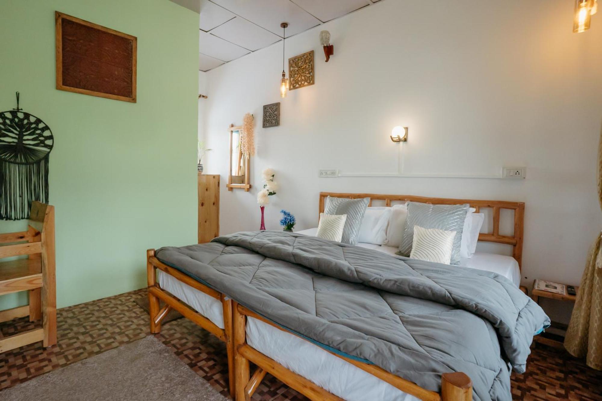 The Hood Hotel Bir  Luaran gambar