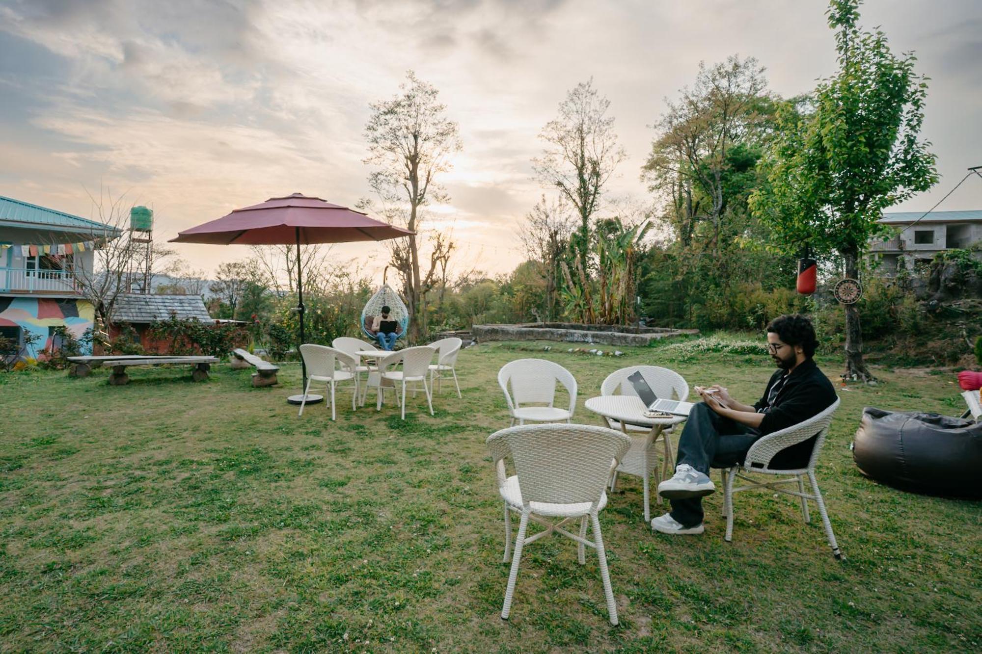 The Hood Hotel Bir  Luaran gambar
