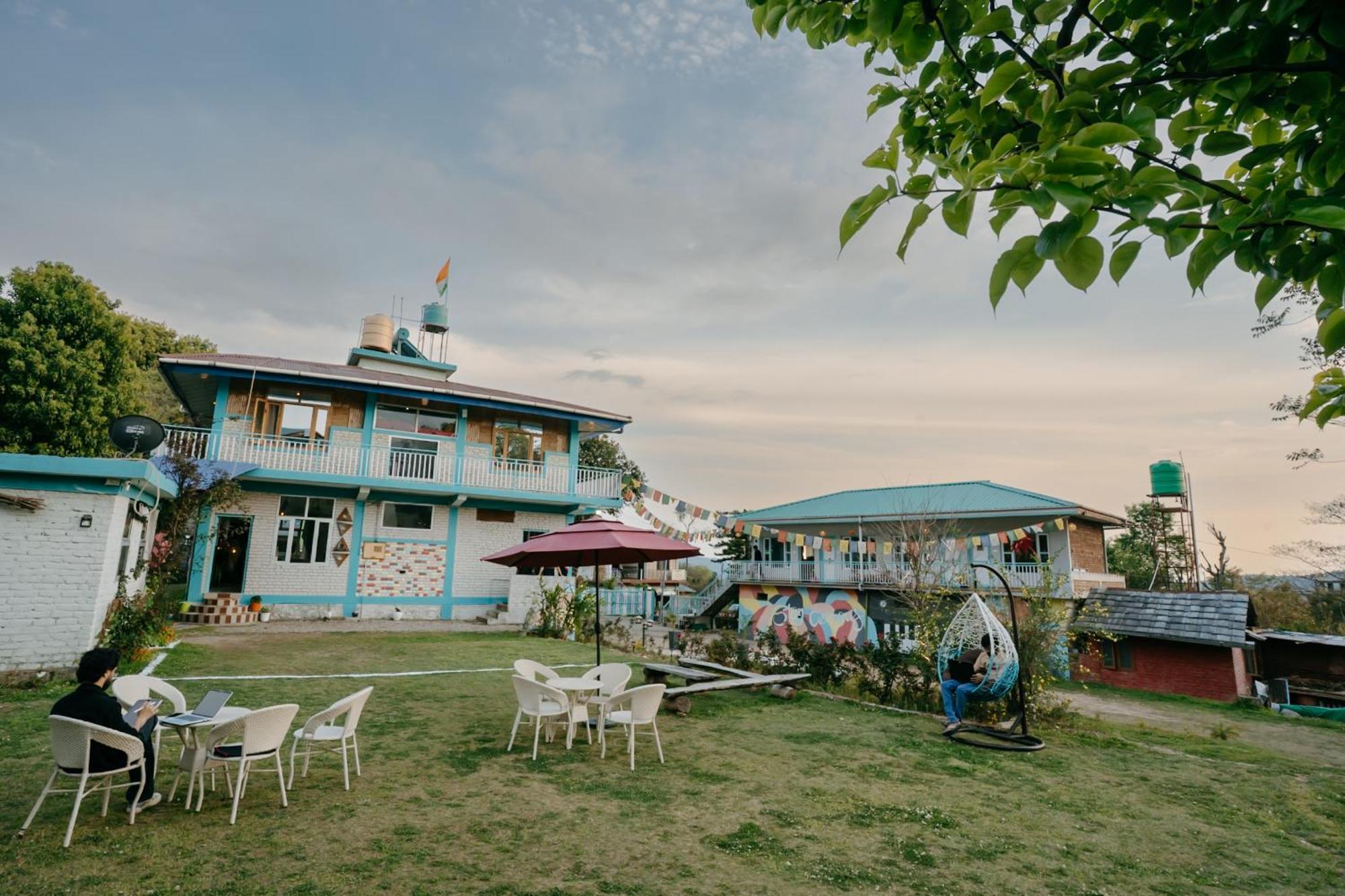 The Hood Hotel Bir  Luaran gambar